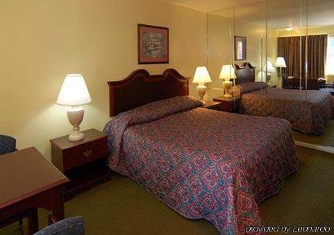 Econo Lodge North Charlottesville Room photo